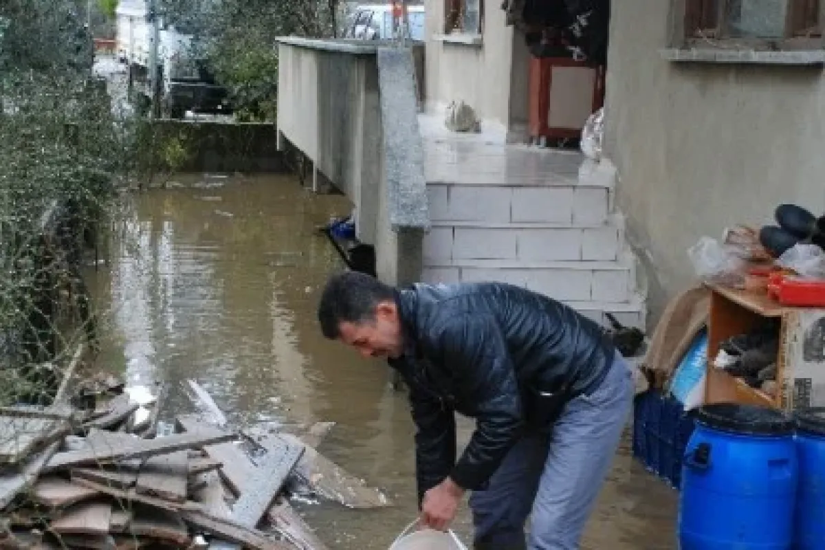 Sağanak Yağış Su Baskınlarına Sebep Oldu