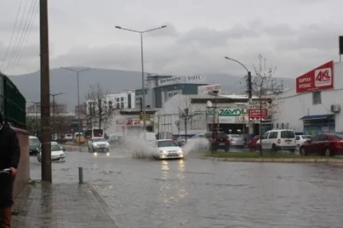 İzmir Yağmura Teslim