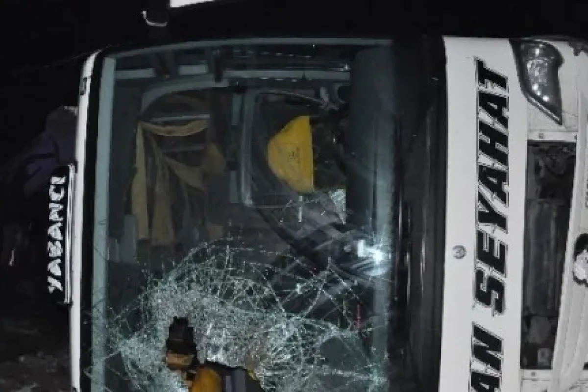 Otobüs Kamyon Ile çarpıştı: 48 Yaralı