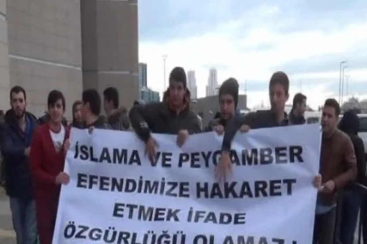 Hz. Muhammed’e Hakarete Suç Duyurusu