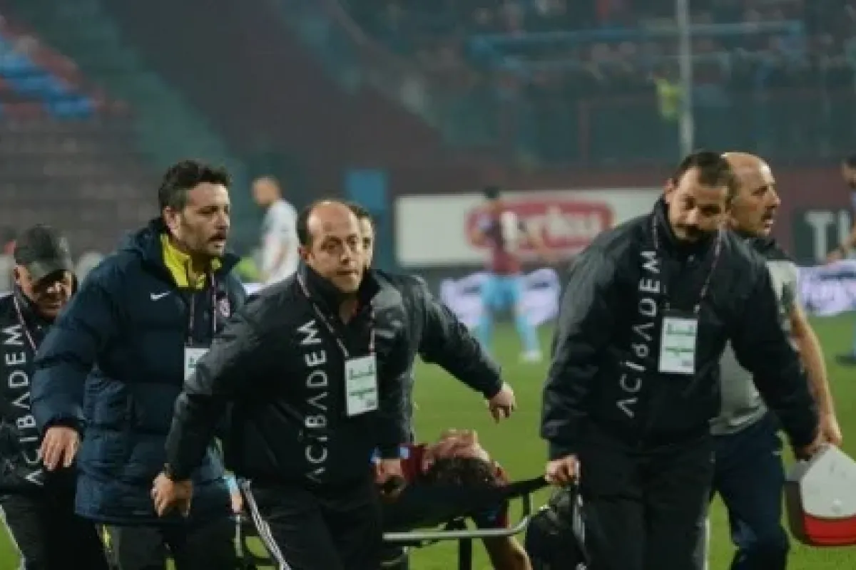 Trabzonsporlu futbolcu hastaneye kaldırıldı