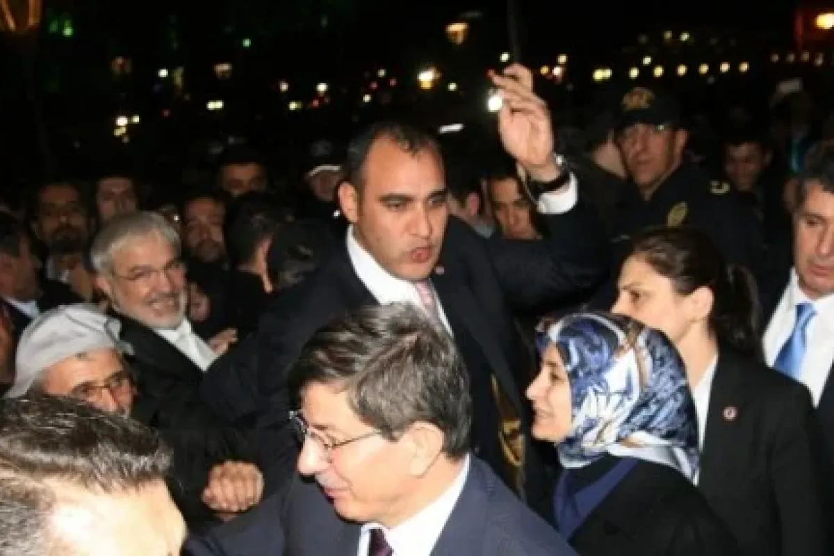Davutoğlu İzmir Valiliği’ni ziyaret etti