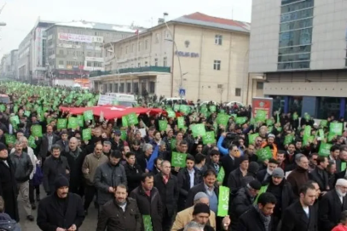 Erzurum “Peygambere Saygı ve Zulme Lanet” için yürüdü