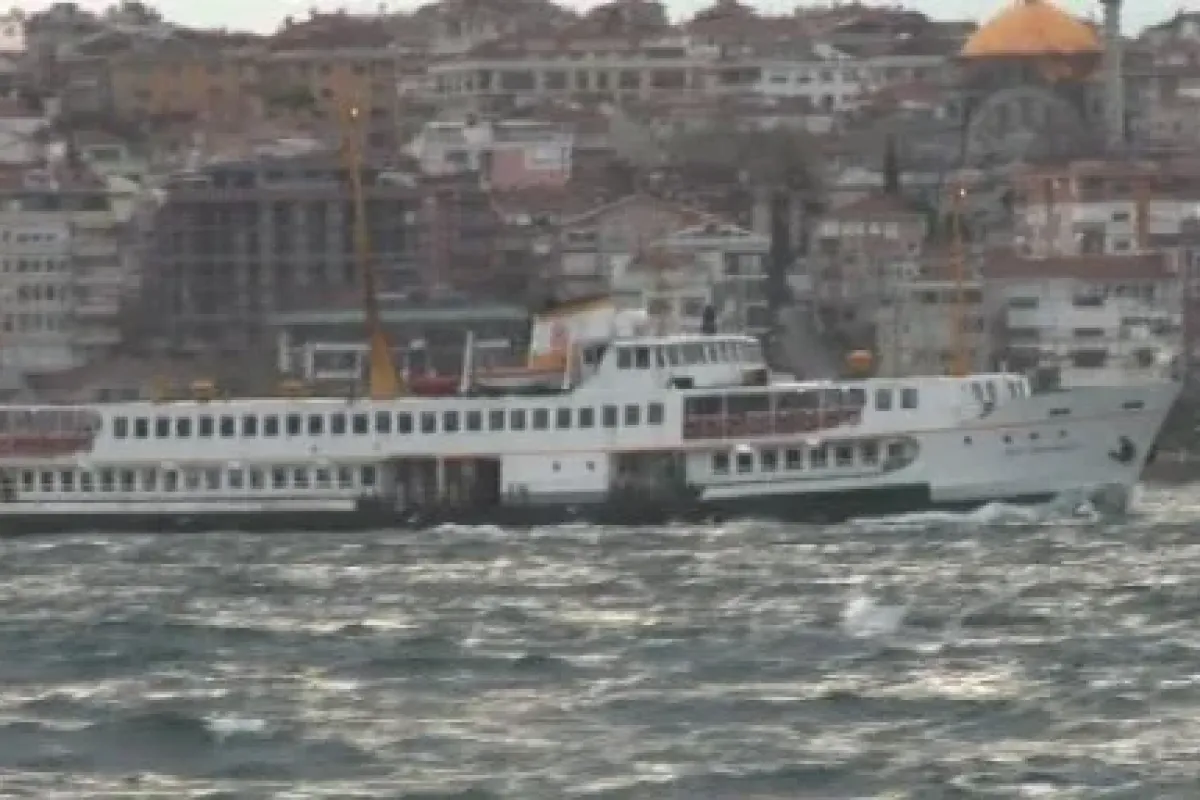 İstanbul’a beklenen fırtına geldi