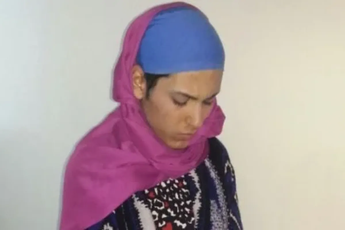 Bakmayın öyle nazlı durduğuna o bir erkek