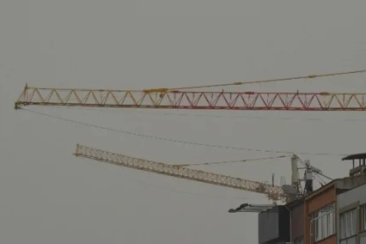 Lodos vinçle dehşet saçtı