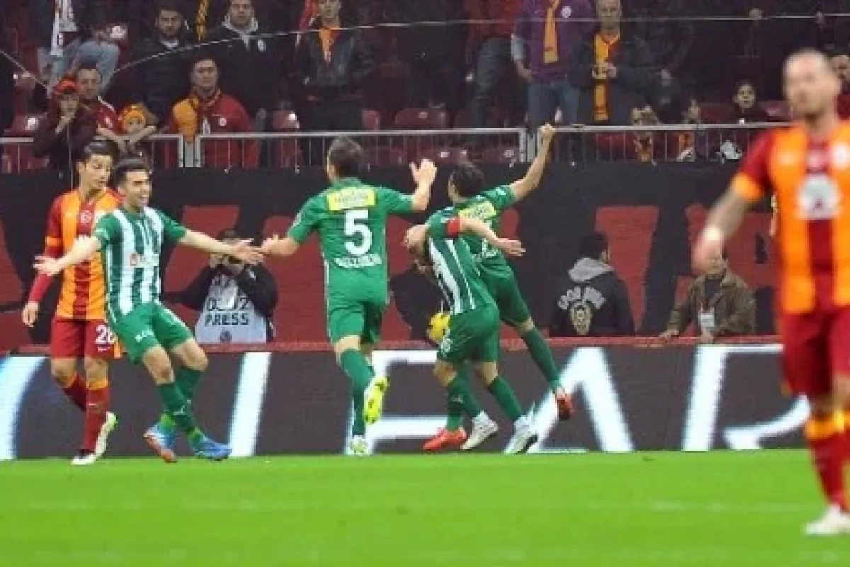 Timsah’tan Aslan’a darbe