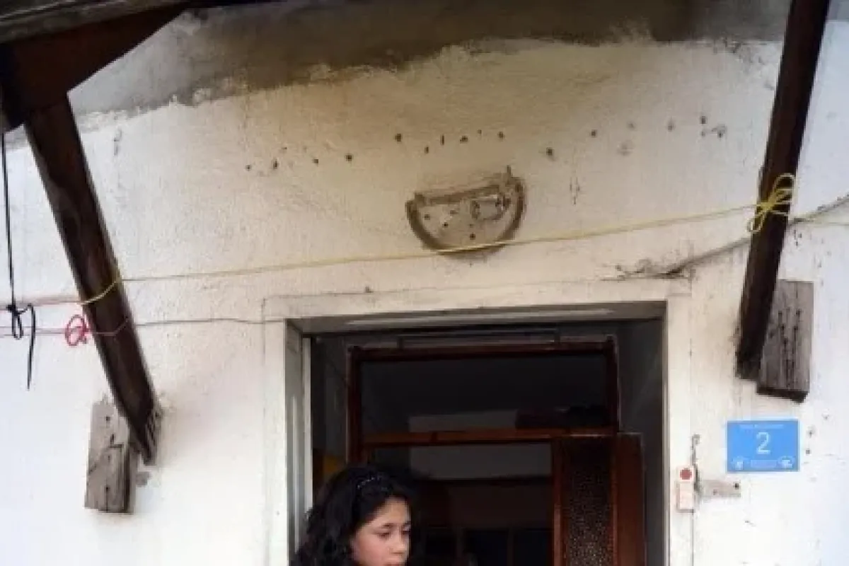 İki kardeşine hem anne hem de baba