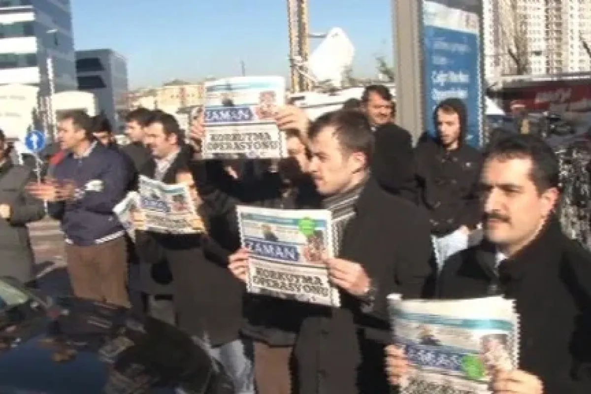 Bank Asya önünde protesto