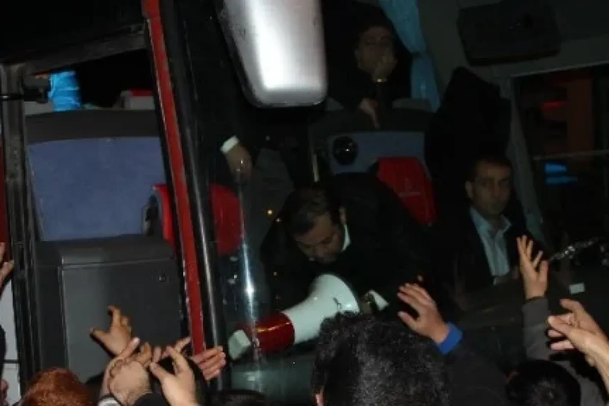 Ücretsiz forma için birbirlerini ezdiler