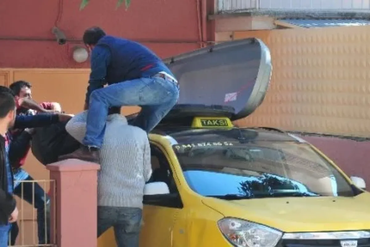 Taksi tavanında cenaze sevki !