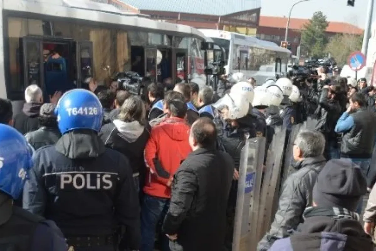 Cumhurbaşkanlığına gitmek isteyen provokatörlere gözaltı