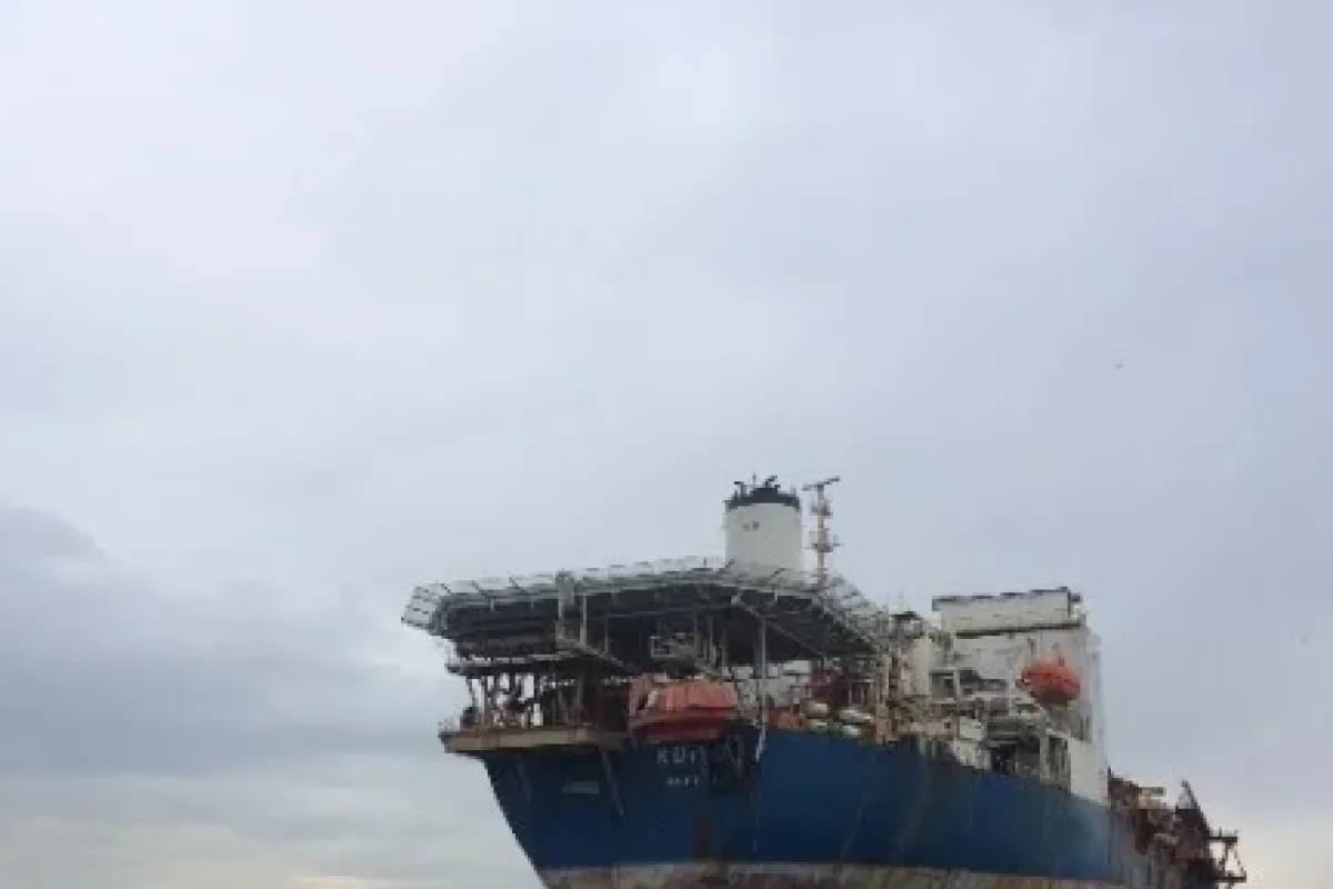 Tartışmalara sebep olan gemi artık limanda