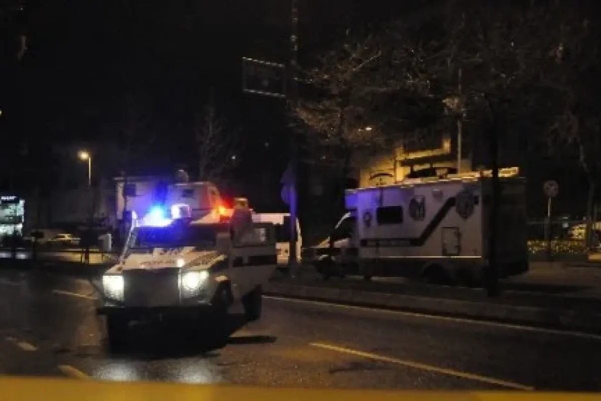 AK Parti önündeki polis noktasına silahlı saldırı