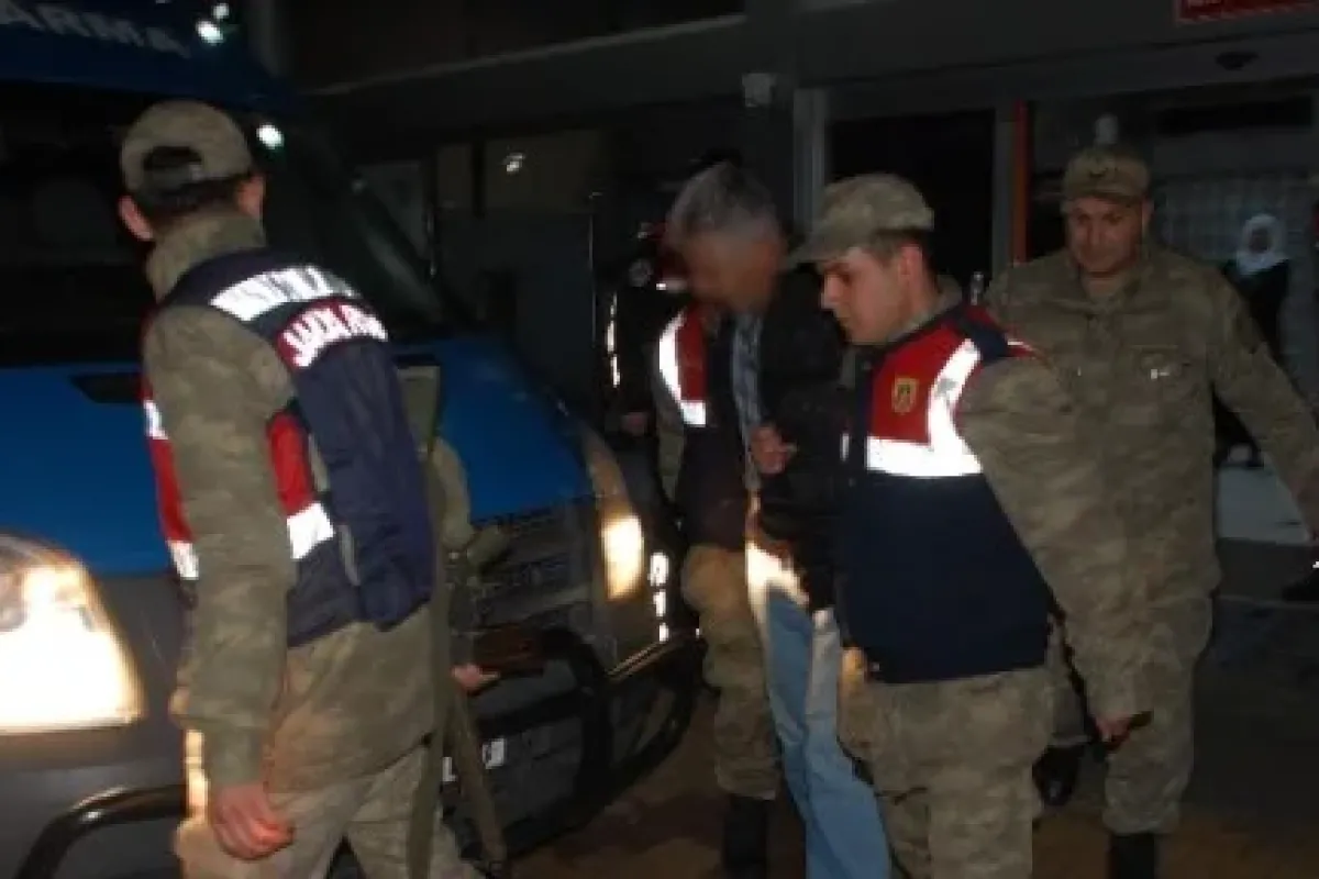 Yaşlı adam karşıdan kaşıya geçemedi