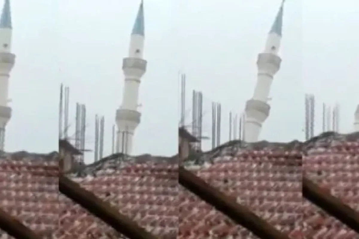 Fırtına minareyi böyle yıktı