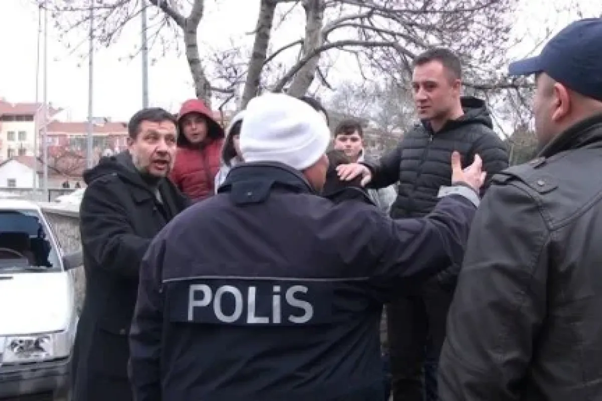 Öğrencilere otomobil çarptı: 4 yaralı