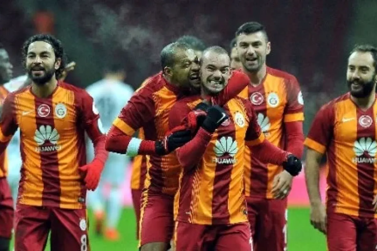Melo, Sneijder’in kulağını ısırdı !