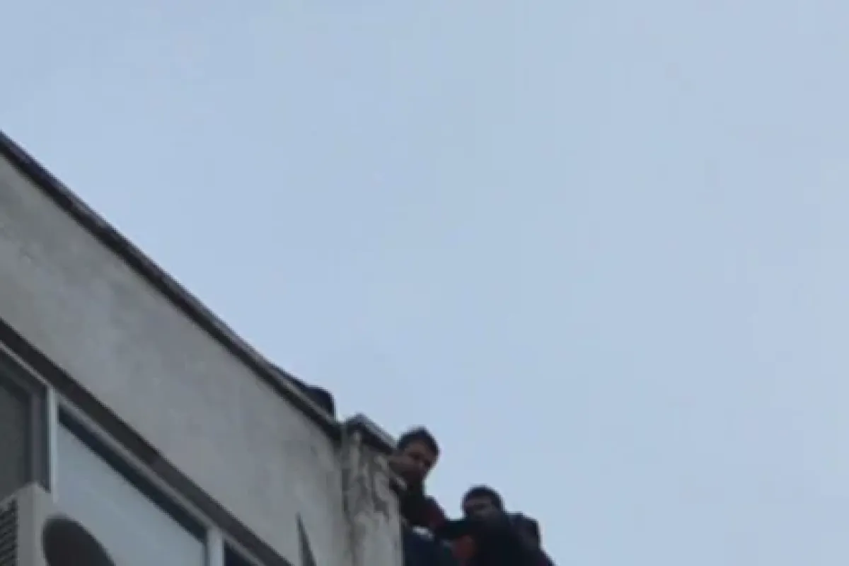 Ölüme atlarken havada kurtarıldı