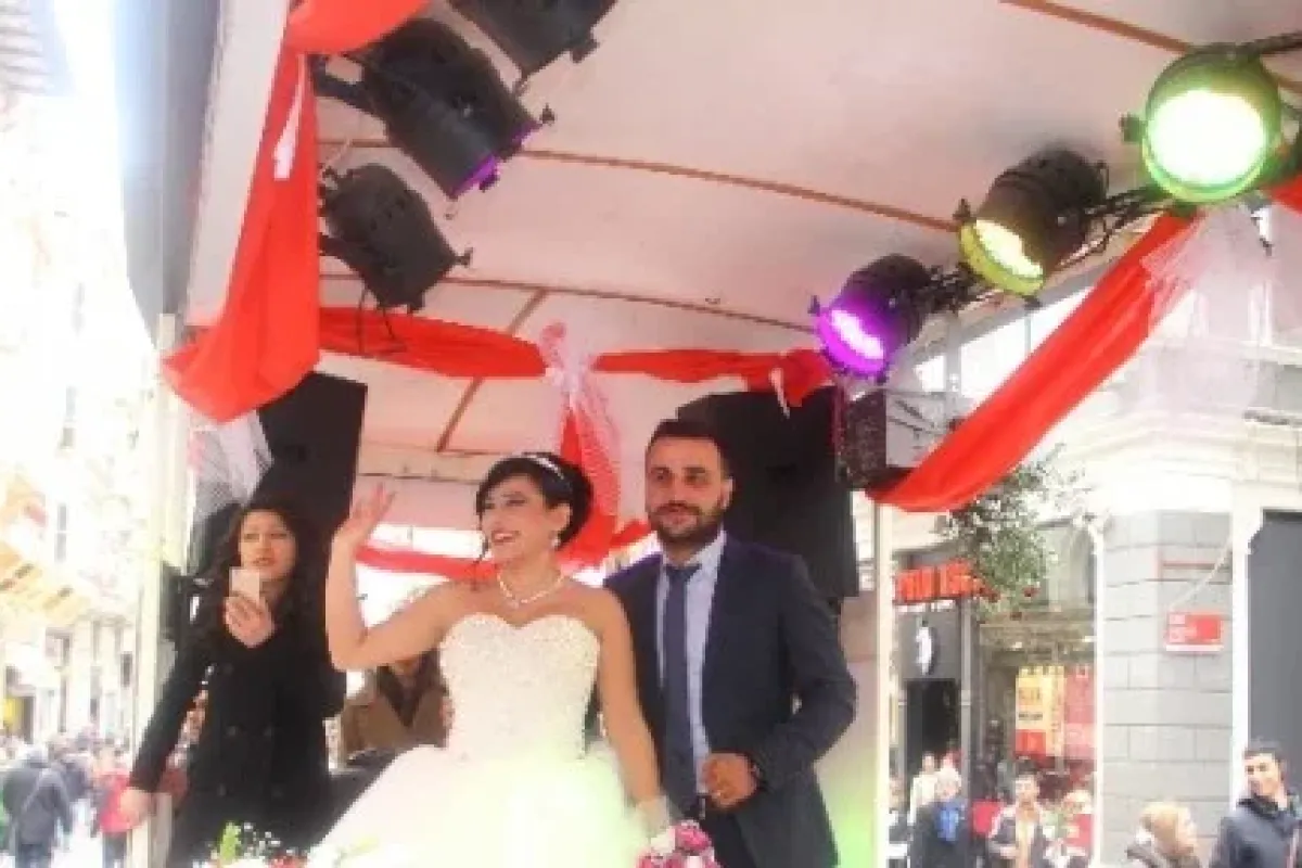 Nostaljik tramvayda düğün