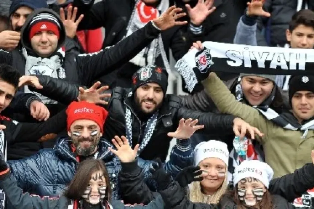 Beşiktaş taraftarı Özgecan’ı unutmadı