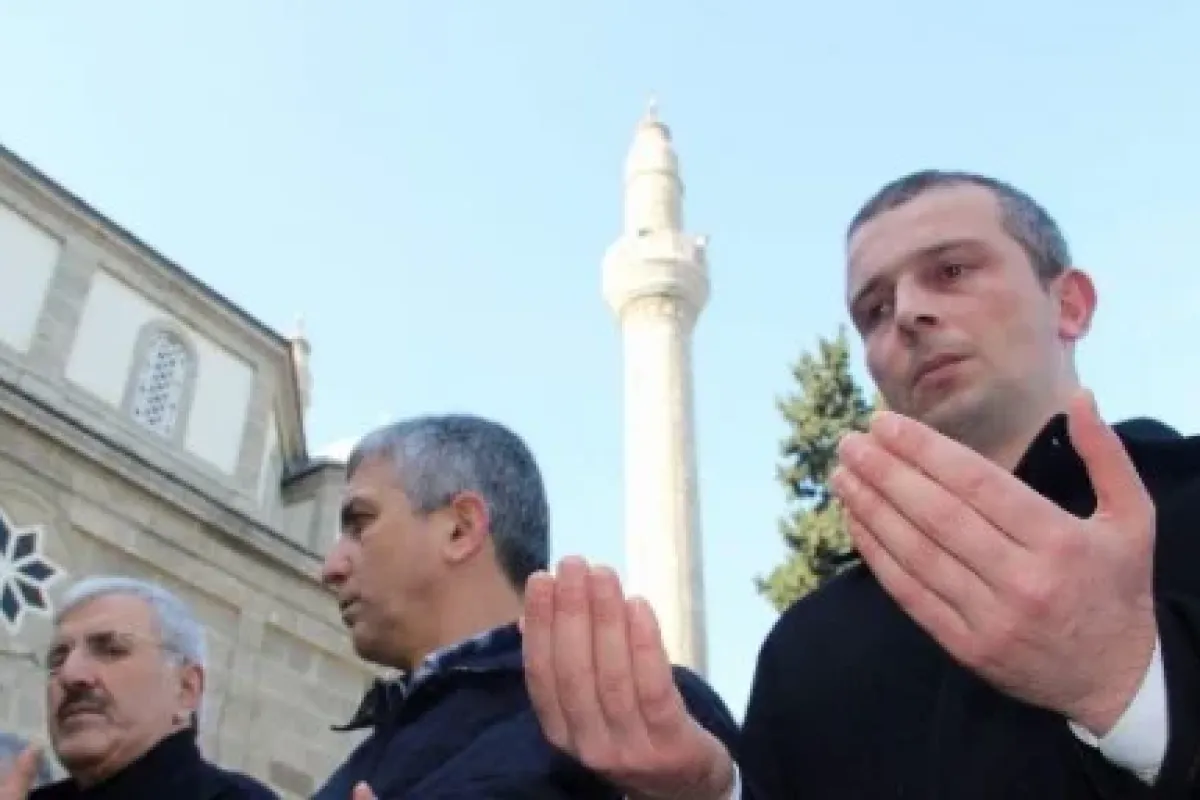 Özgecan ve 3 ABD’li Müslüman için cenaze namazı kıldılar
