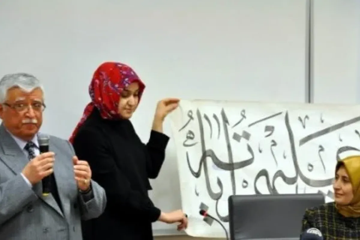 Sare Davutoğlu üniversite ziyaretinde