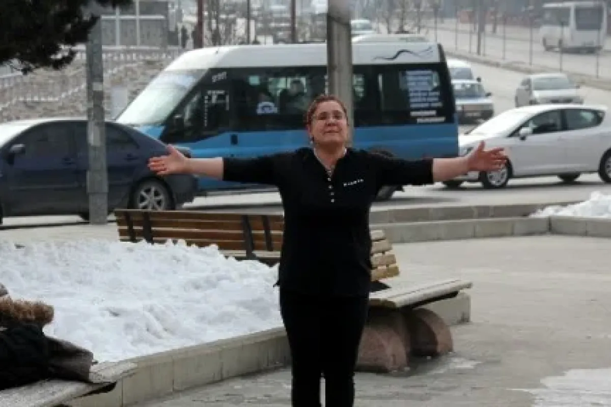Eksi 13 derecede çıplak ayaklı Özgecan eylemi