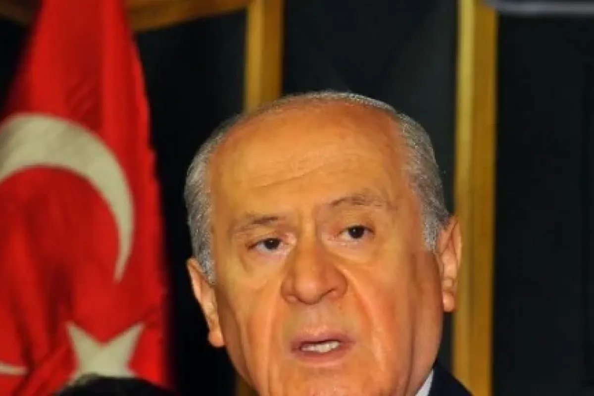 Davutoğlu’nu topa tuttu