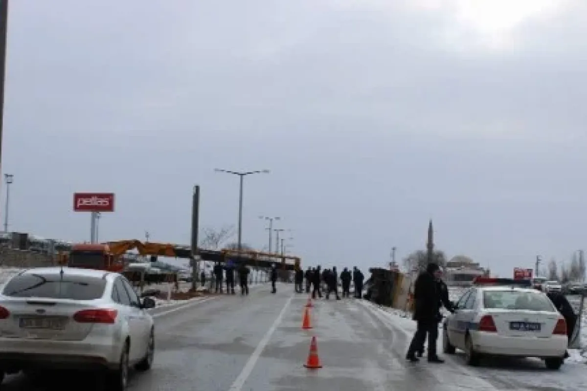 İşçi servisi devrildi: 7 yaralı
