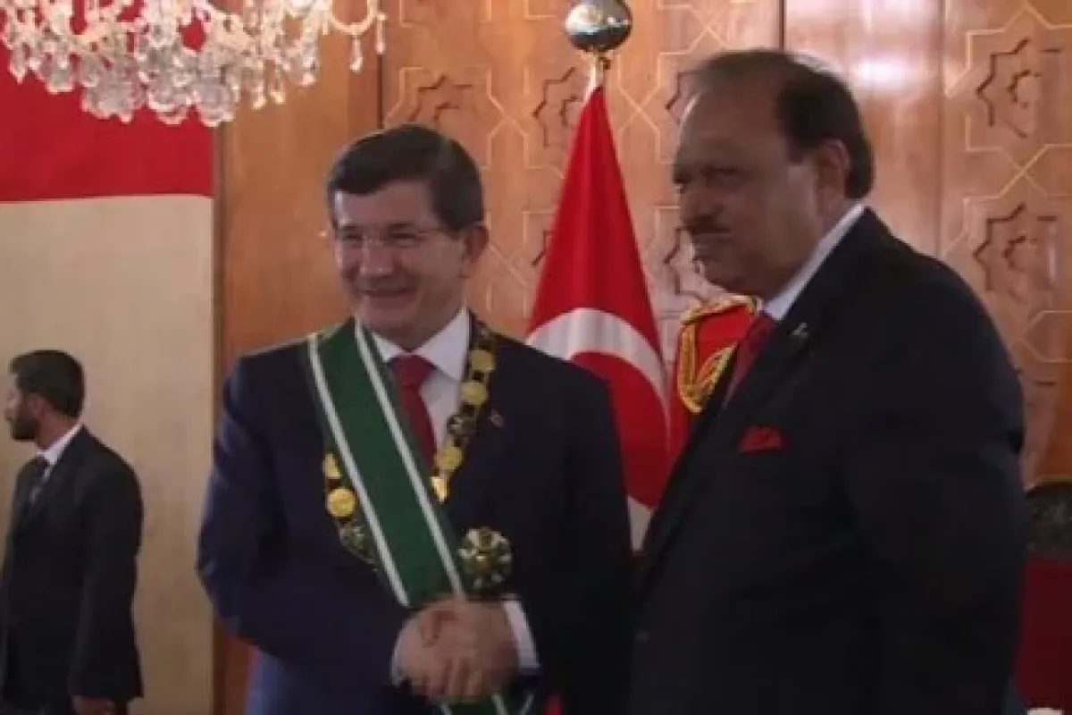 Pakistan’da devlet nişanı verildi