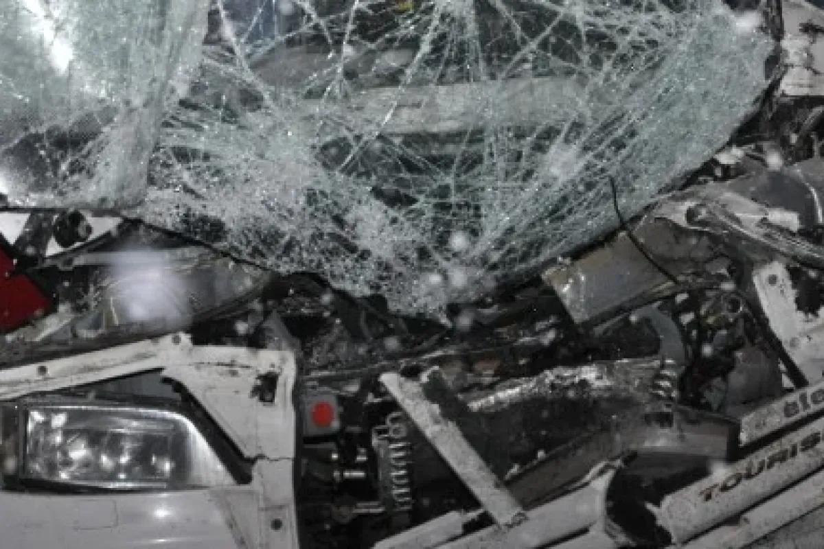 Yolcu otobüsü TIR’a çarptı: 6 yaralı