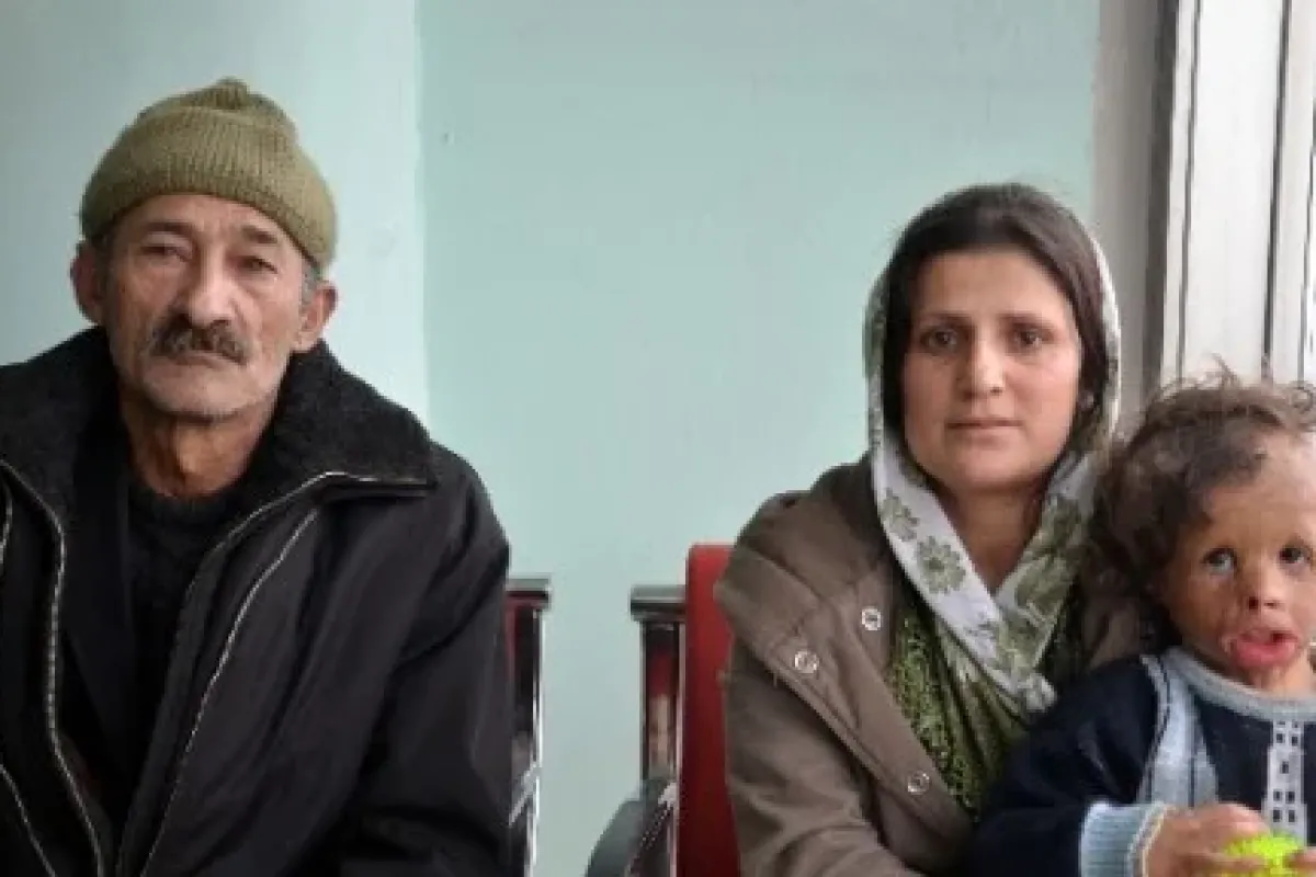 O daha küçücük: Yardım elinizi uzatın