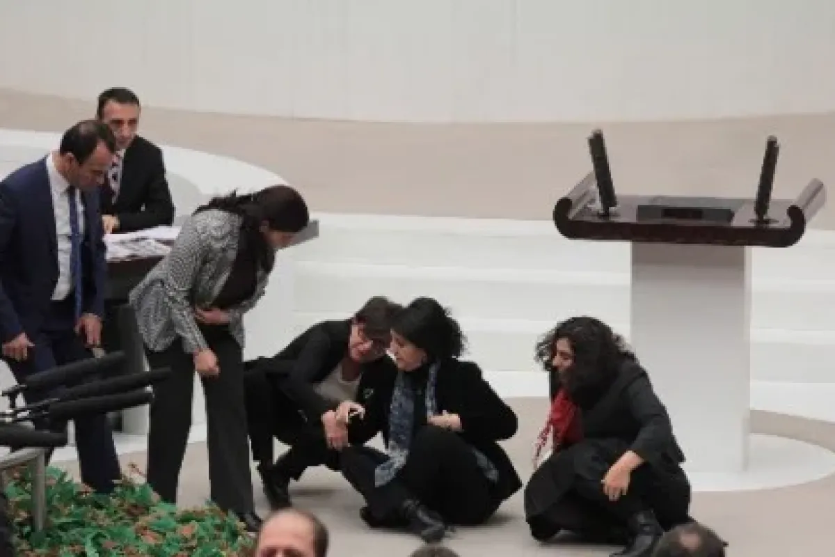 HDP milletvekilleri oturma eylemi başlattı
