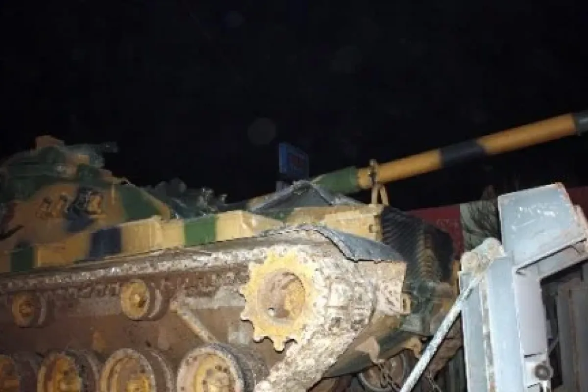 Askeri sevkıyat gece de sürdü