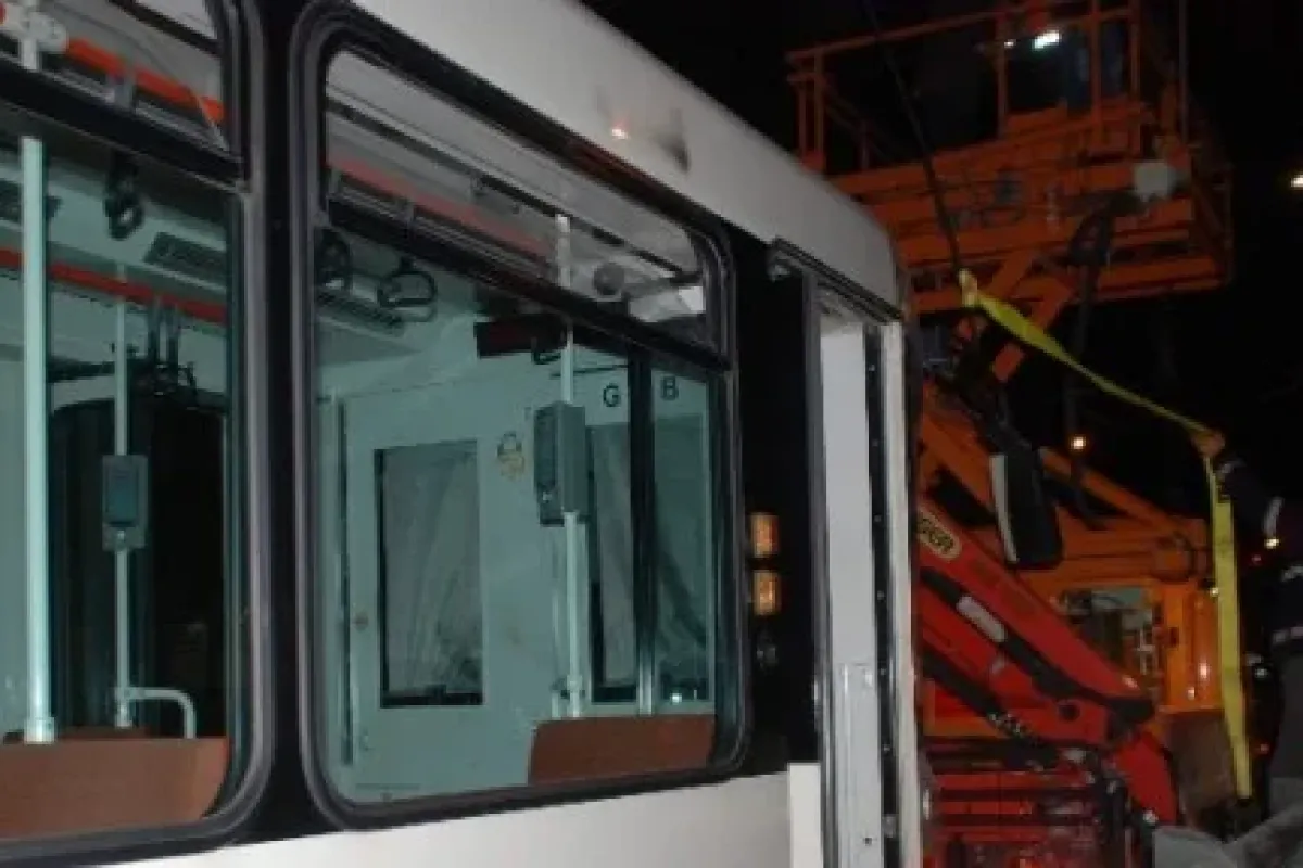 Tramvay yandı, yürekler ağza geldi