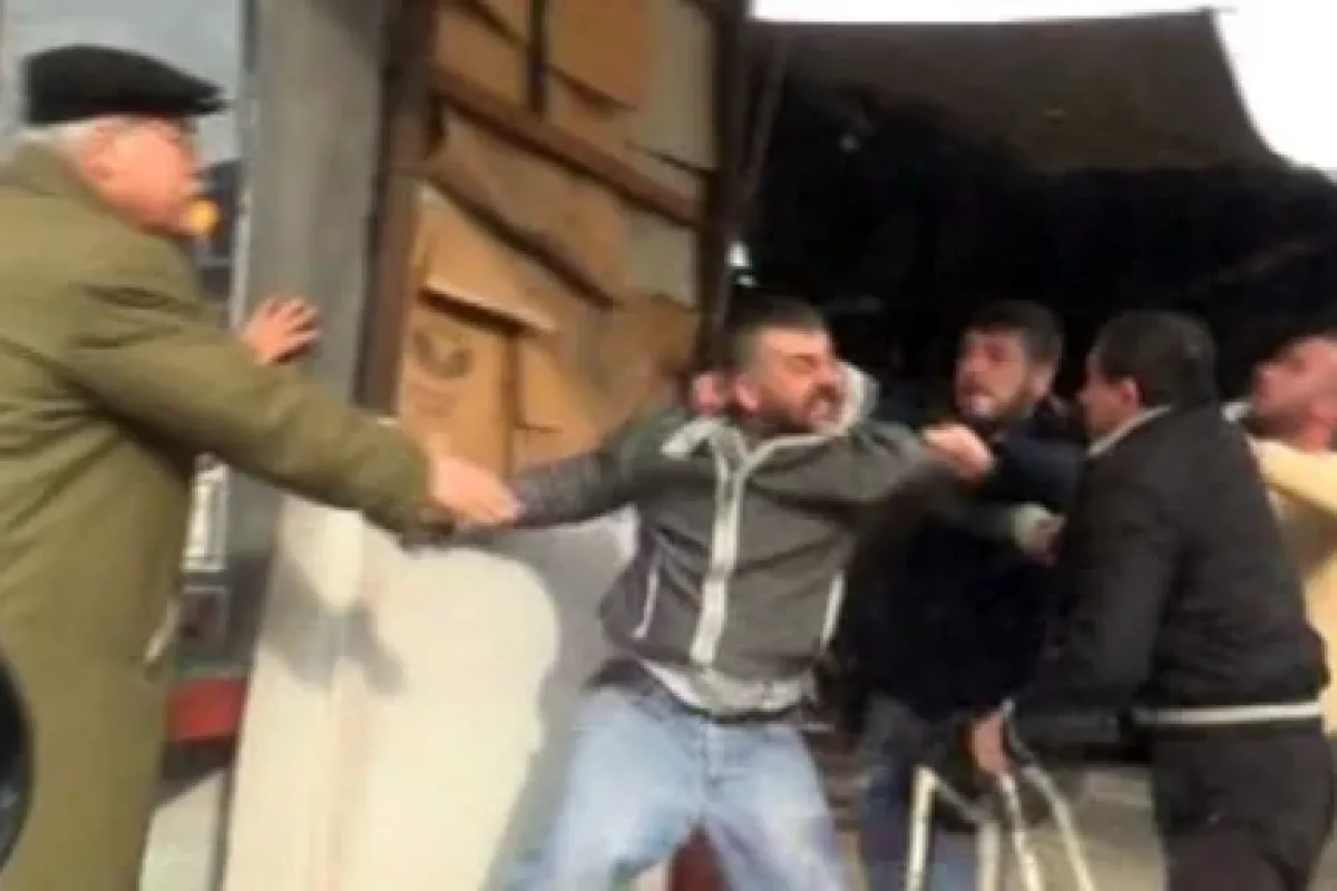 Tekme tokat kavga ettiler !