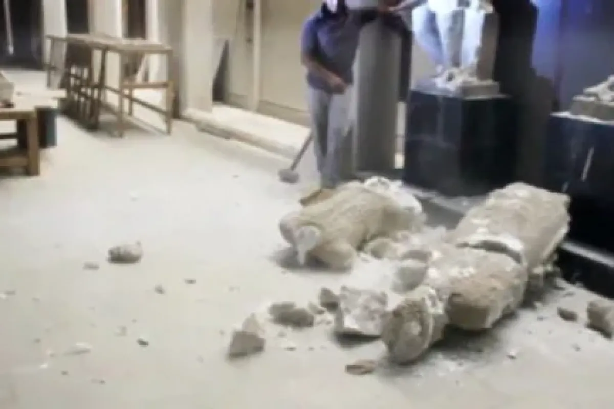 IŞİD arkeoloji müzesini talan etti