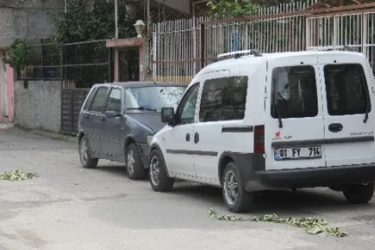 Kuzeninin gırtlağını kesti