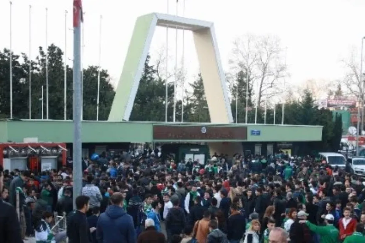 Bursa’da 11’ler belli oldu, bilet kuyruğuna isyan