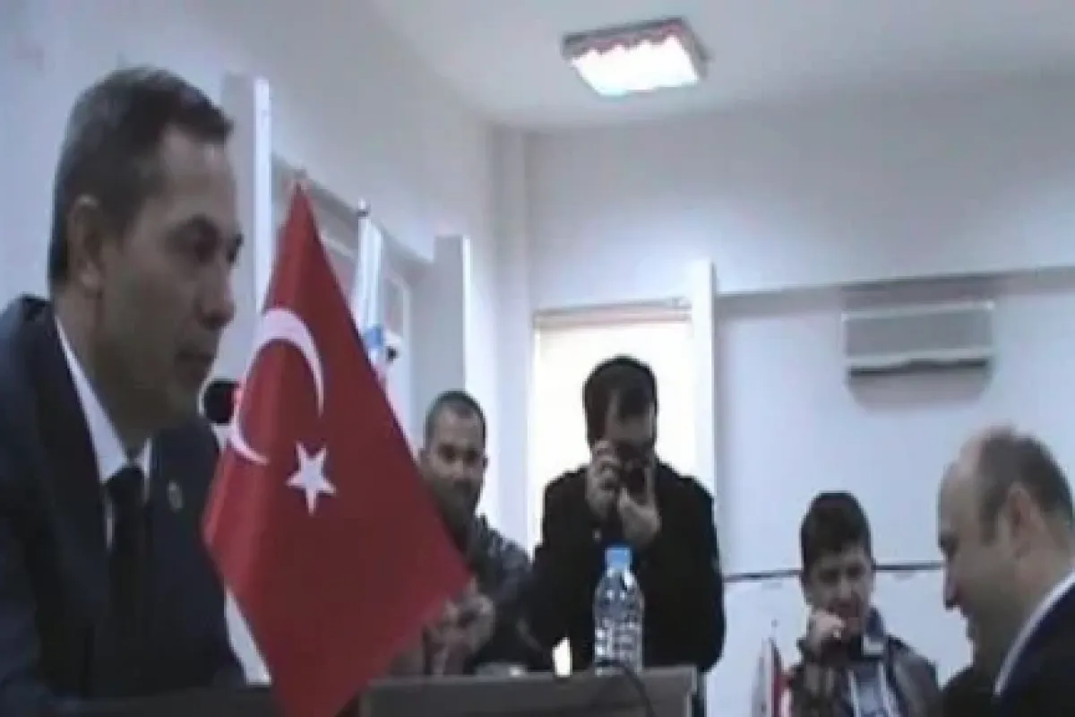 CHP’li üyeden çay servisi