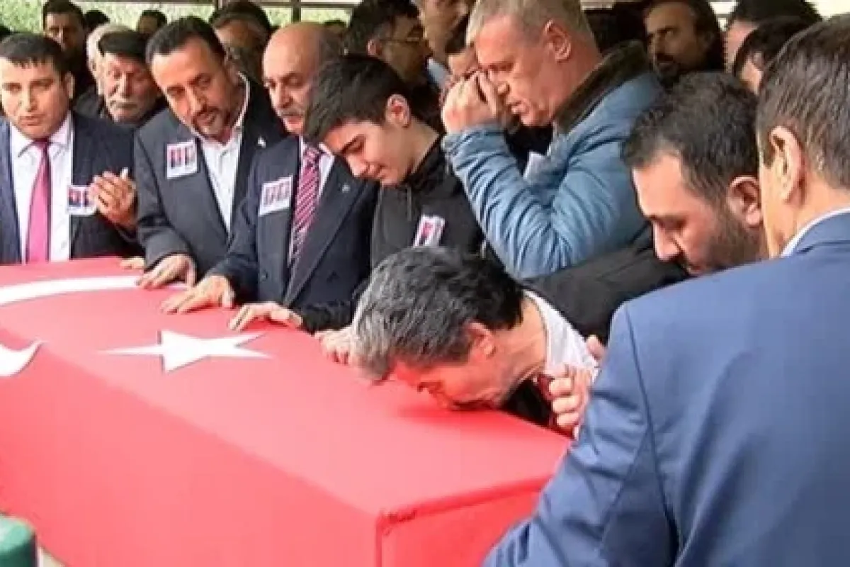 İstanbul şehidine veda etti