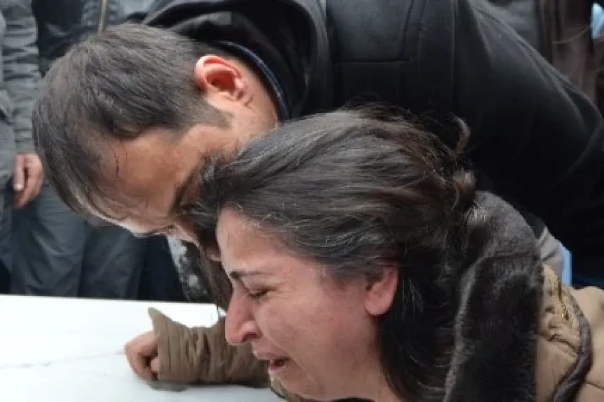 Oğlunun mezarı başında fenalık geçirdi