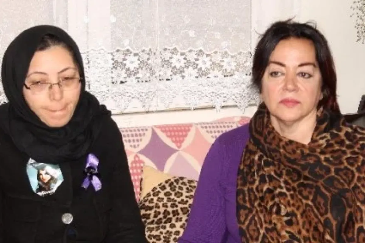 Oya Aydoğan Özgecan’ın evinde