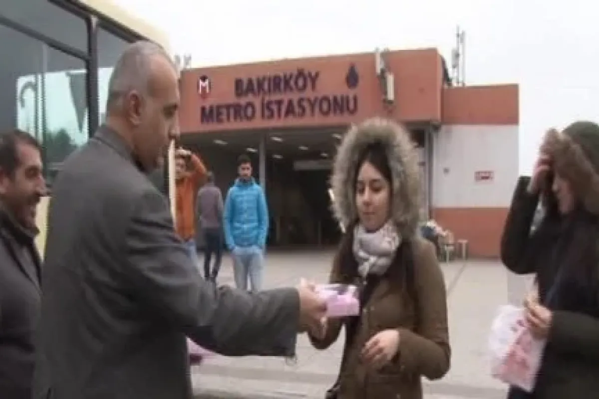 Minibüsçülerden kadınlara özel hediye paketi