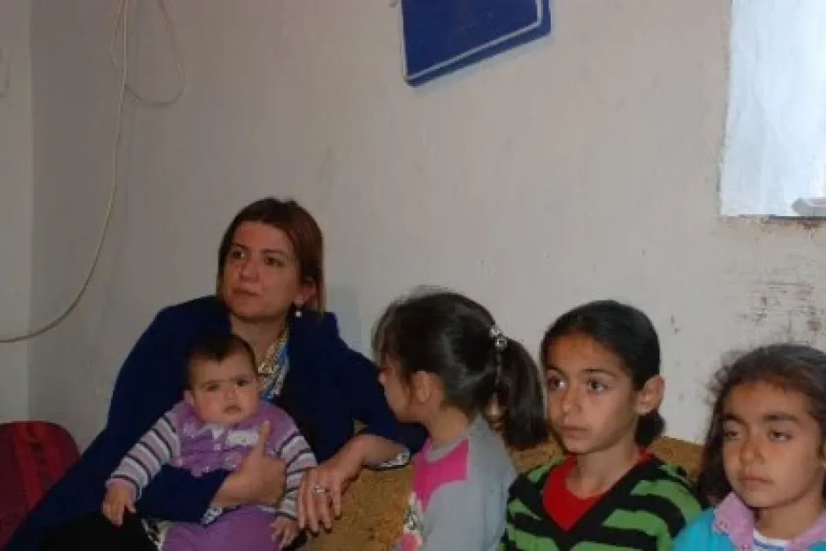 Hanımağa yardım elini uzattı