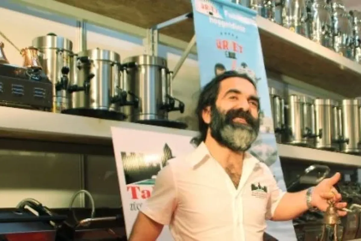 Çaycı Hüseyin, fuarda "çaylar" dedi