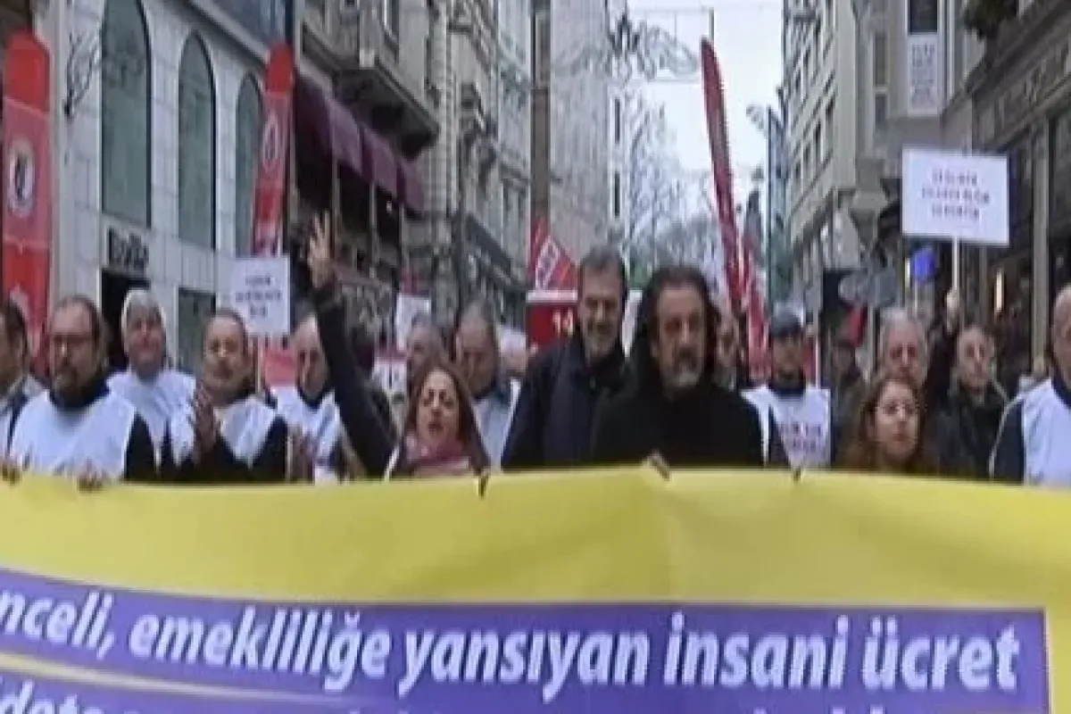 Sağlıkçıların yürüyüşüne polis engeli