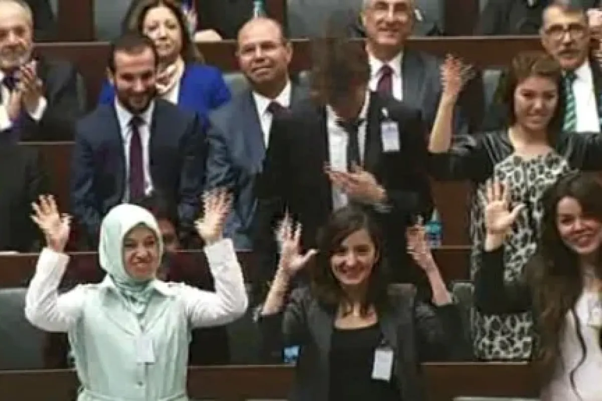 Başbakan’a işaret diliyle tezahürat