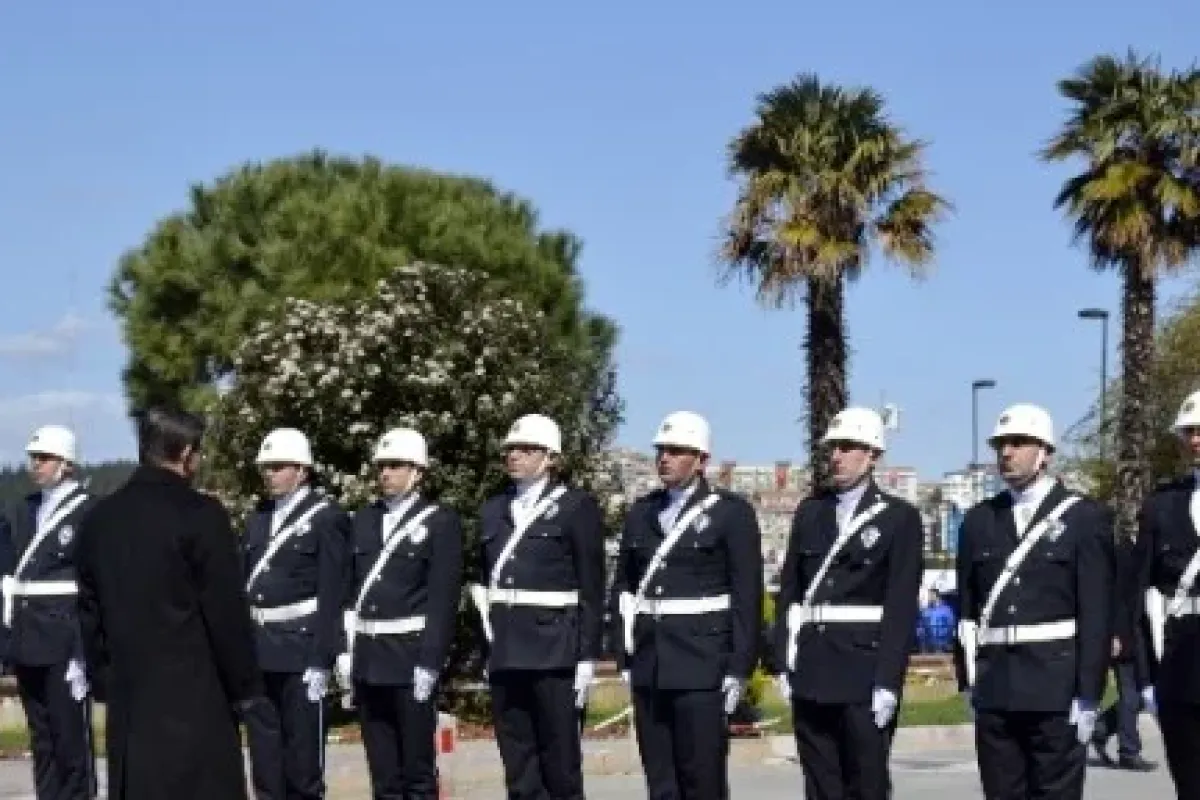 Başbakan Davutoğlu Çanakkale Valiliğini ziyaret etti